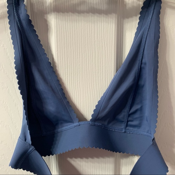 Out From Under Bralette - Picture 4 of 6